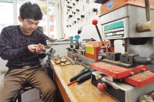 普坪镇开锁店为啥“牛号”频现 听开锁师傅讲什么锁最防盗